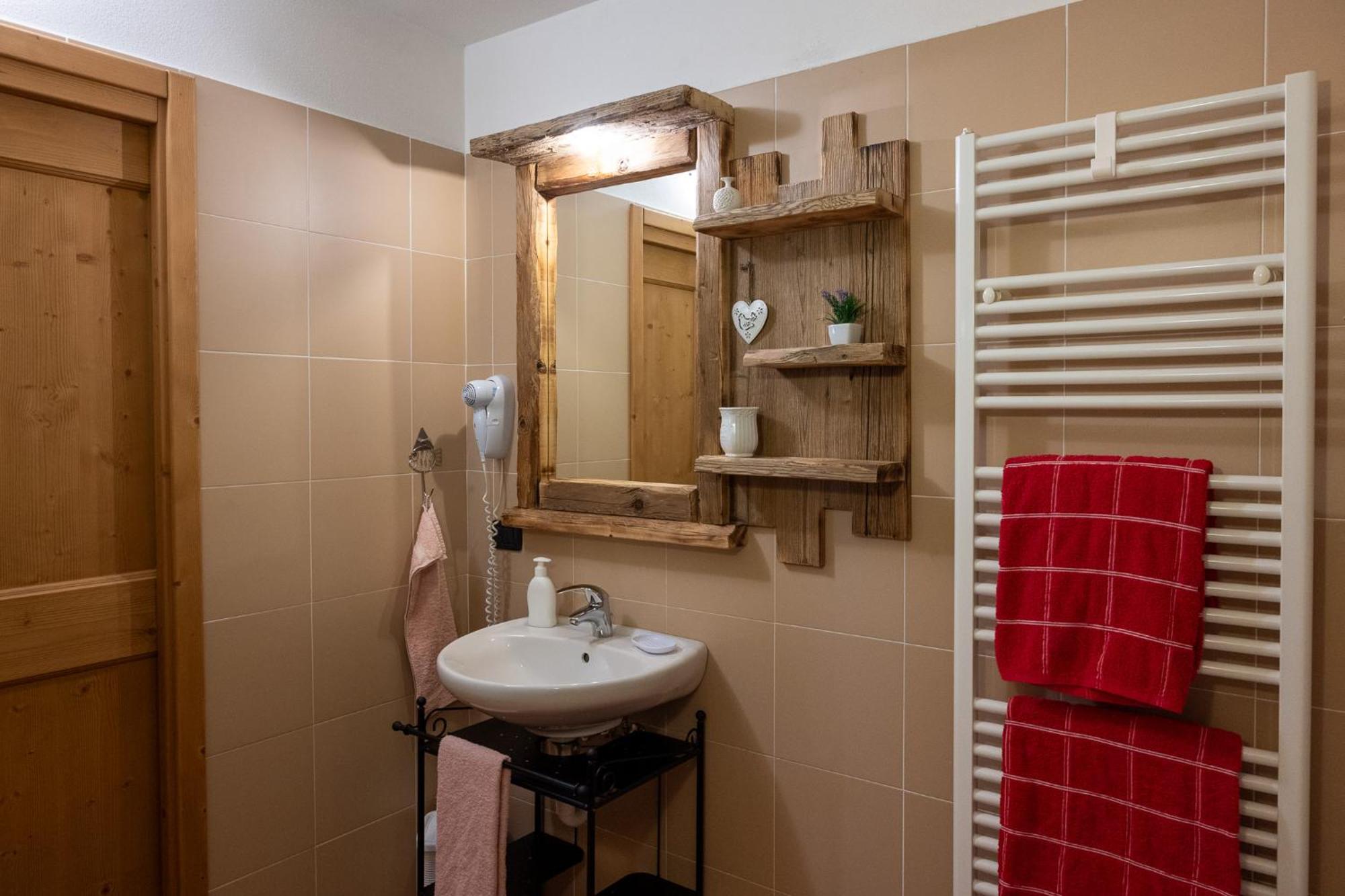 Baita De Eliseo B&B Valdisotto Exteriör bild